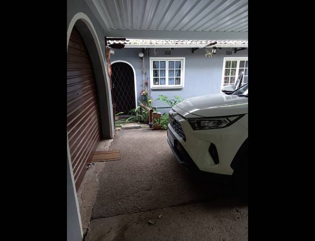 4 BEDROOM HOUSE FOR SALE IN QUEENSBURGH CENTRAL